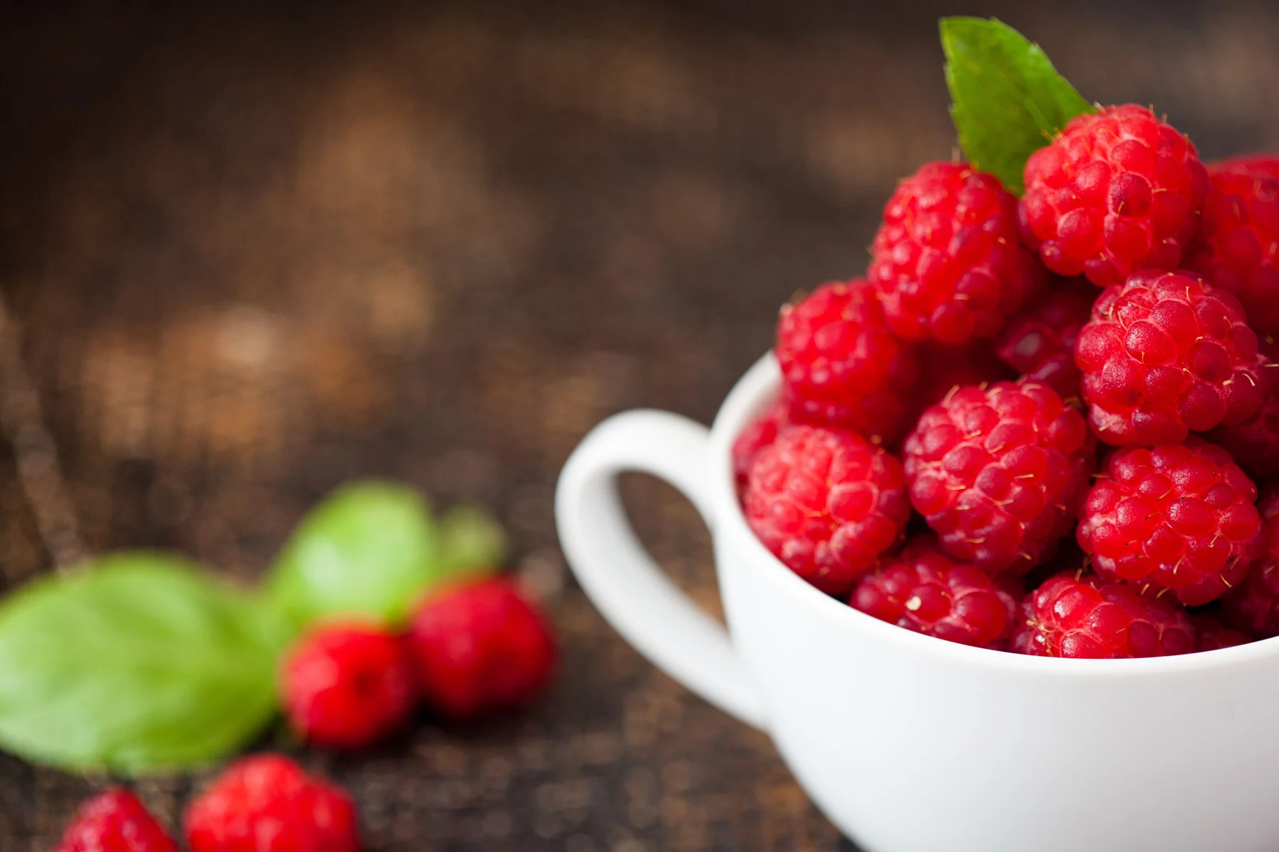Raspberries, the source of the raspberry ketone row